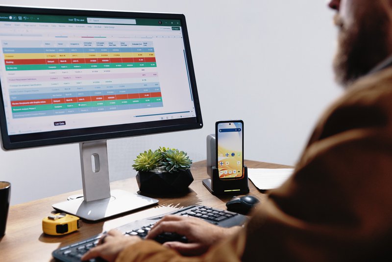 Warehouse worker using a Zebra Technologies EM45 mobile phone in a dock as a desktop computer